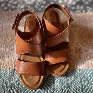 LADIES' WEDGES; Eurosoft by Sofft SIZE 6M